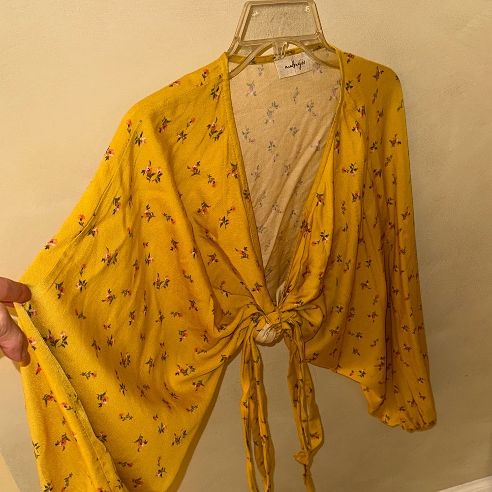 Audrey 3+1 Yellow Floral Top - Picture 3 of 3